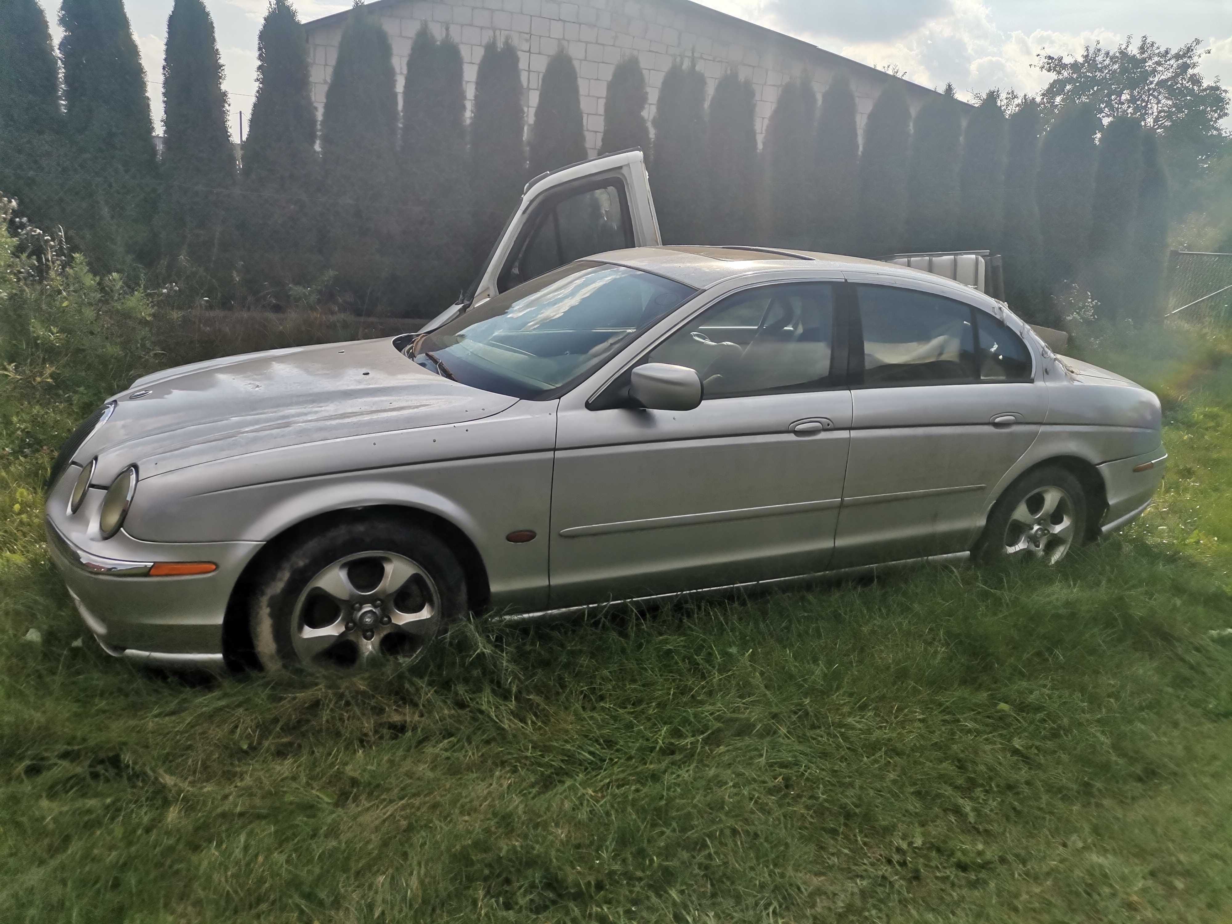 Jaguar S -type na części lub w całości