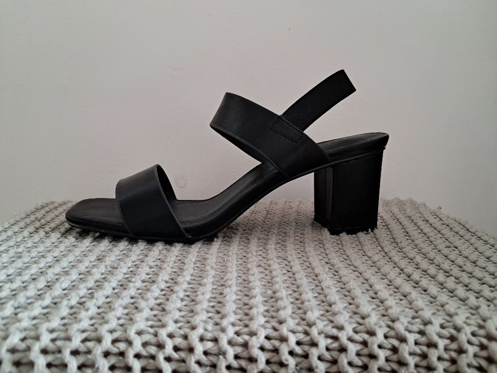 Czarne Sandały na słupku Clara Barson r 38 Nowe