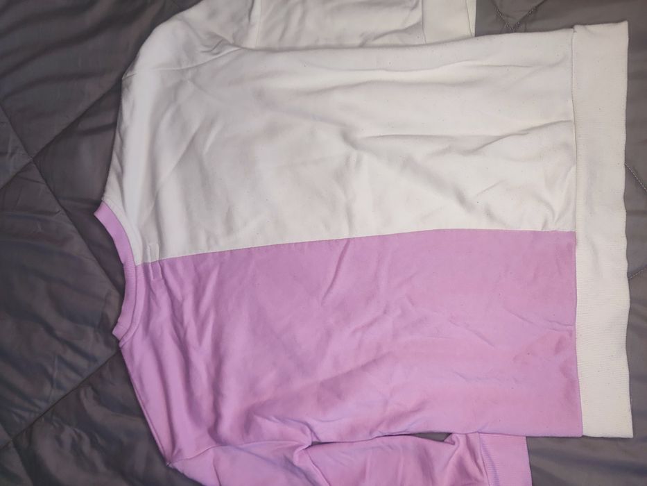 Camisola rosa e branca