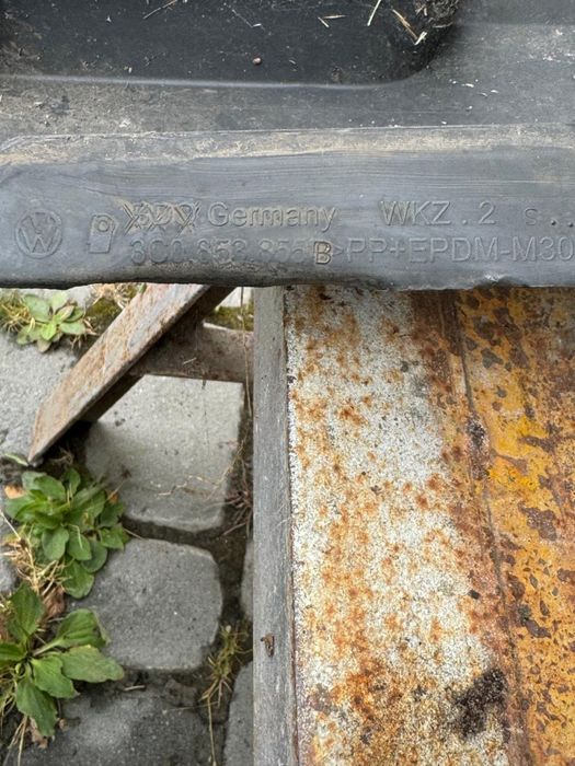 Накладка Поріг Лівий Правий  Фольксваген Пасат Б6 Volkswagen Passat B6