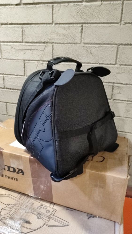 Мото кофр Givi ST607B обʼємом 22-26 літрів