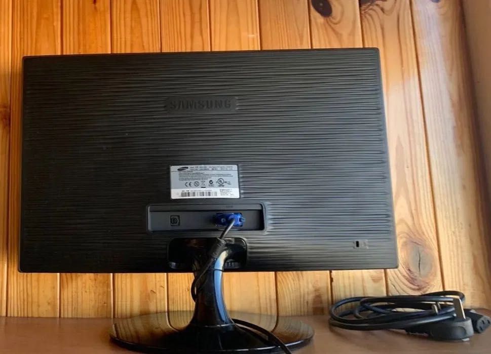 Монітор Samsung Syncmaster S22B150N