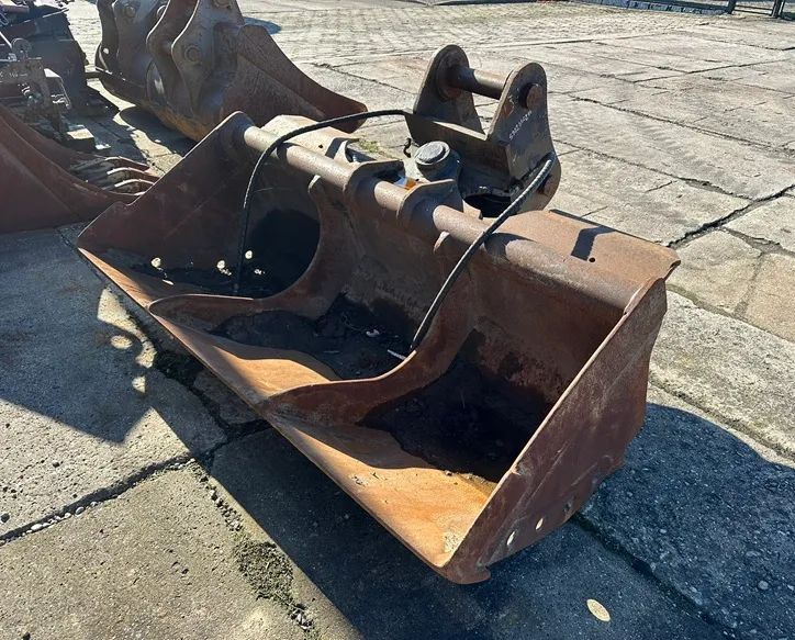 Hitachi ZX 170W-5B  Koparka Kołowa Hitachi  * Łyżka Skarpowa Hydrauliczna *