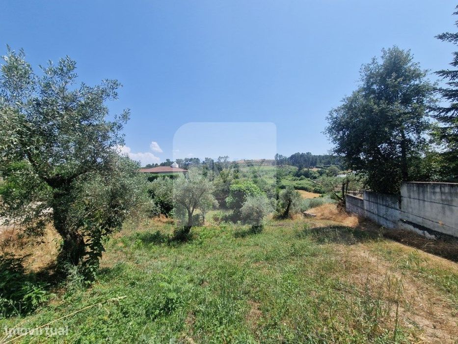 Terreno com Licença de Construção para Moradia Unifamiliar