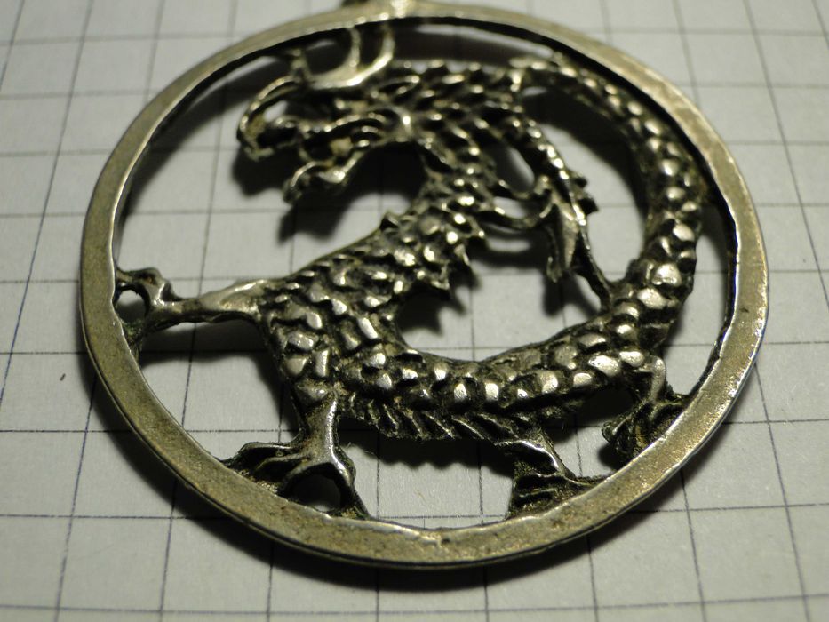 Подвеска Дракон.