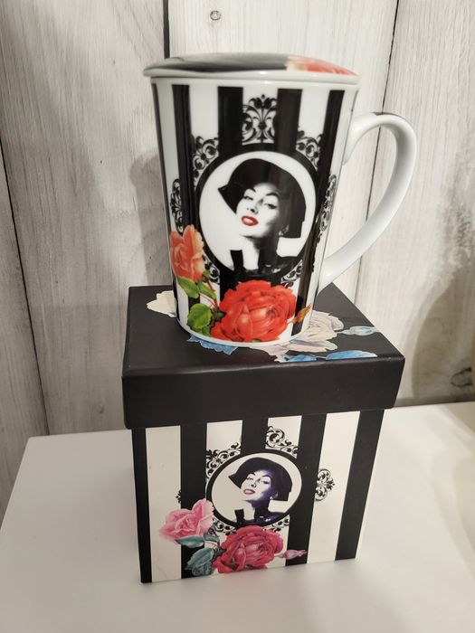 PPD kubek porcelanowy w ozdobnym pudełku twarz kobiety róże