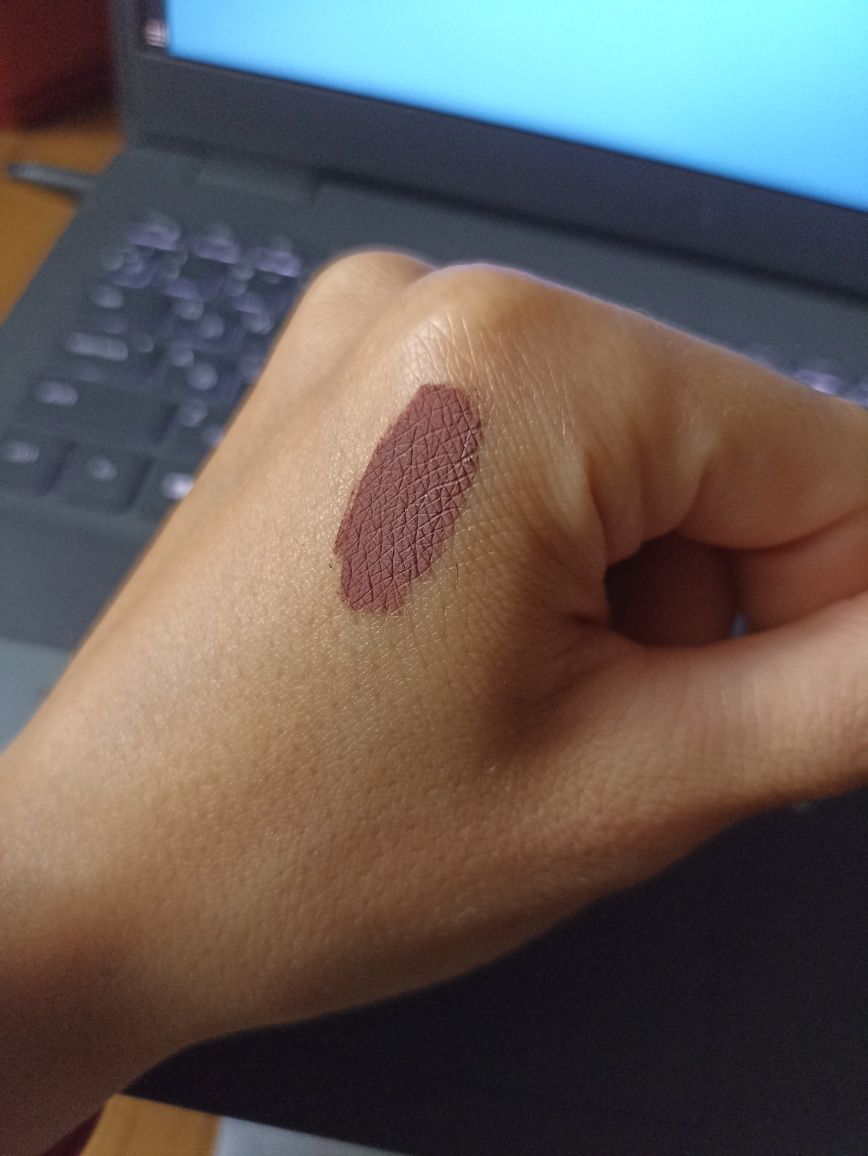 Матовий блиск для губ Huda Beauty Liquid Matte