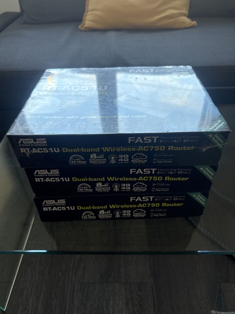Três Router Asus RT-AC51U
