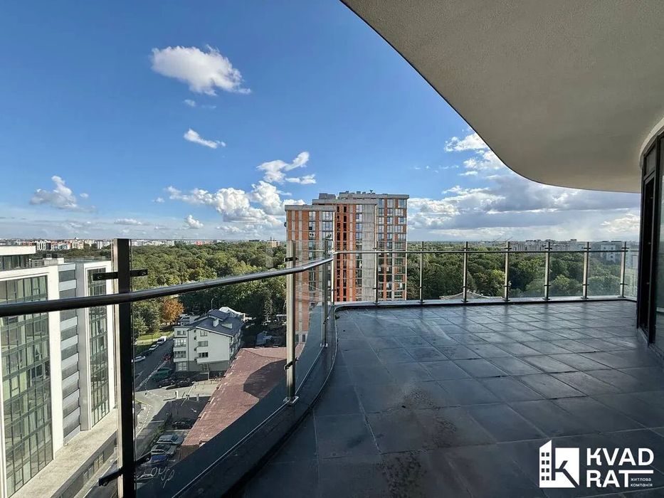 Продаж елітного пентхаусу  у першій лінії біля міського озера!!!