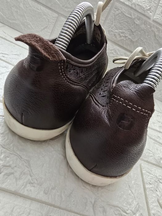 Klaveness skórzane przewiewne buty r.41