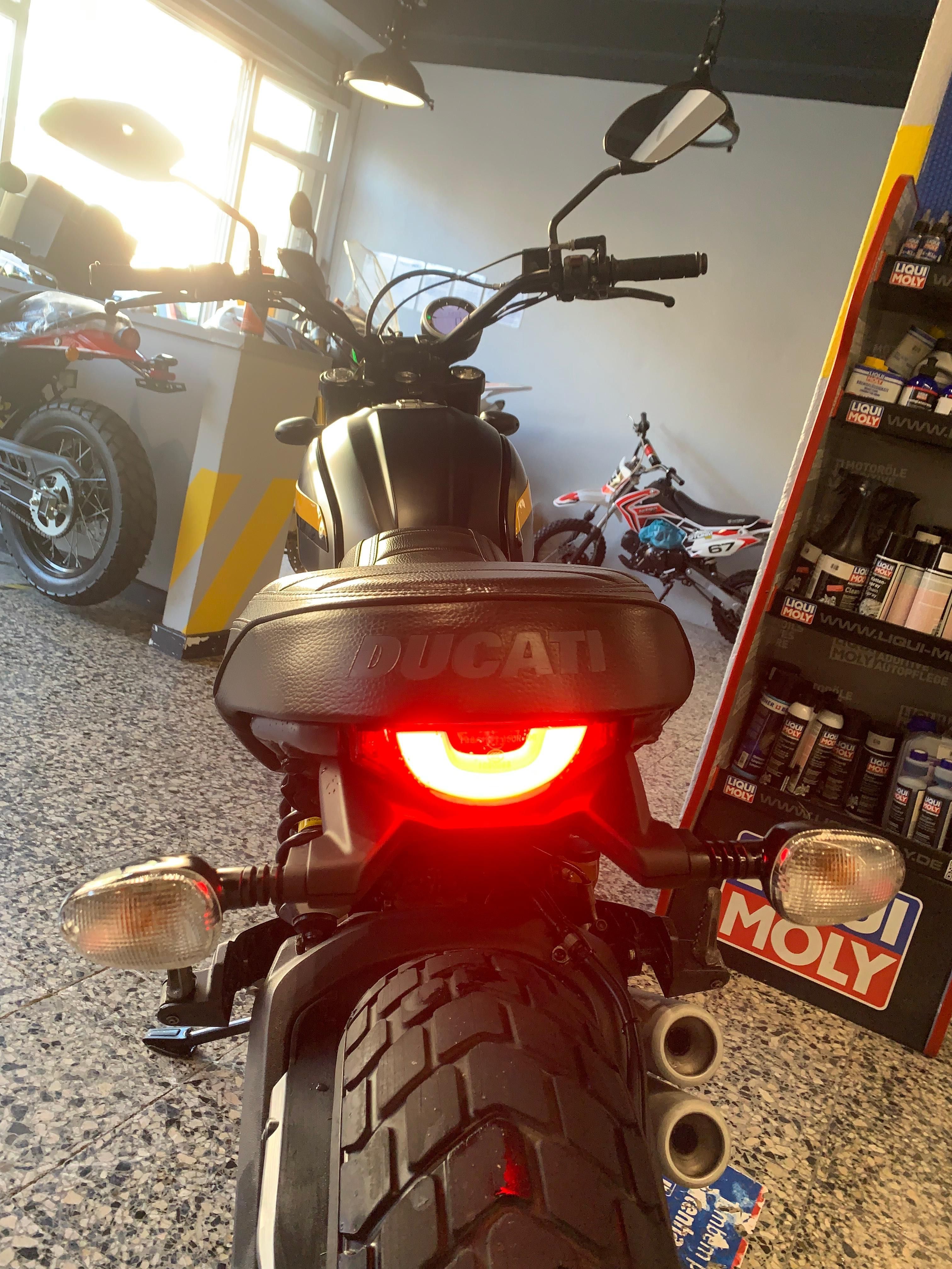 Ducati Scrambler 800 com apenas 3090 Kms