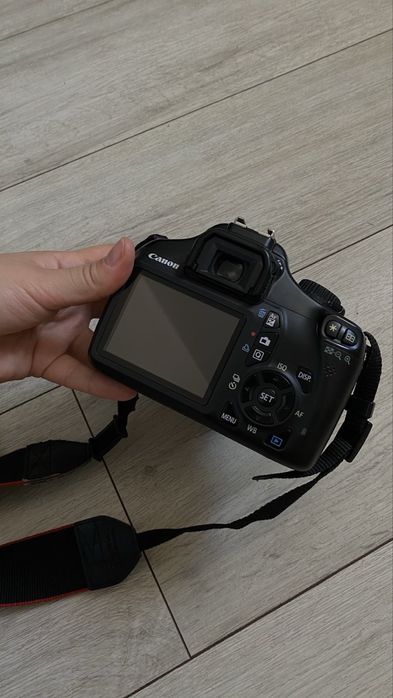 Фотоапарат  Canon 1100d +обʼєктив 18-55мм