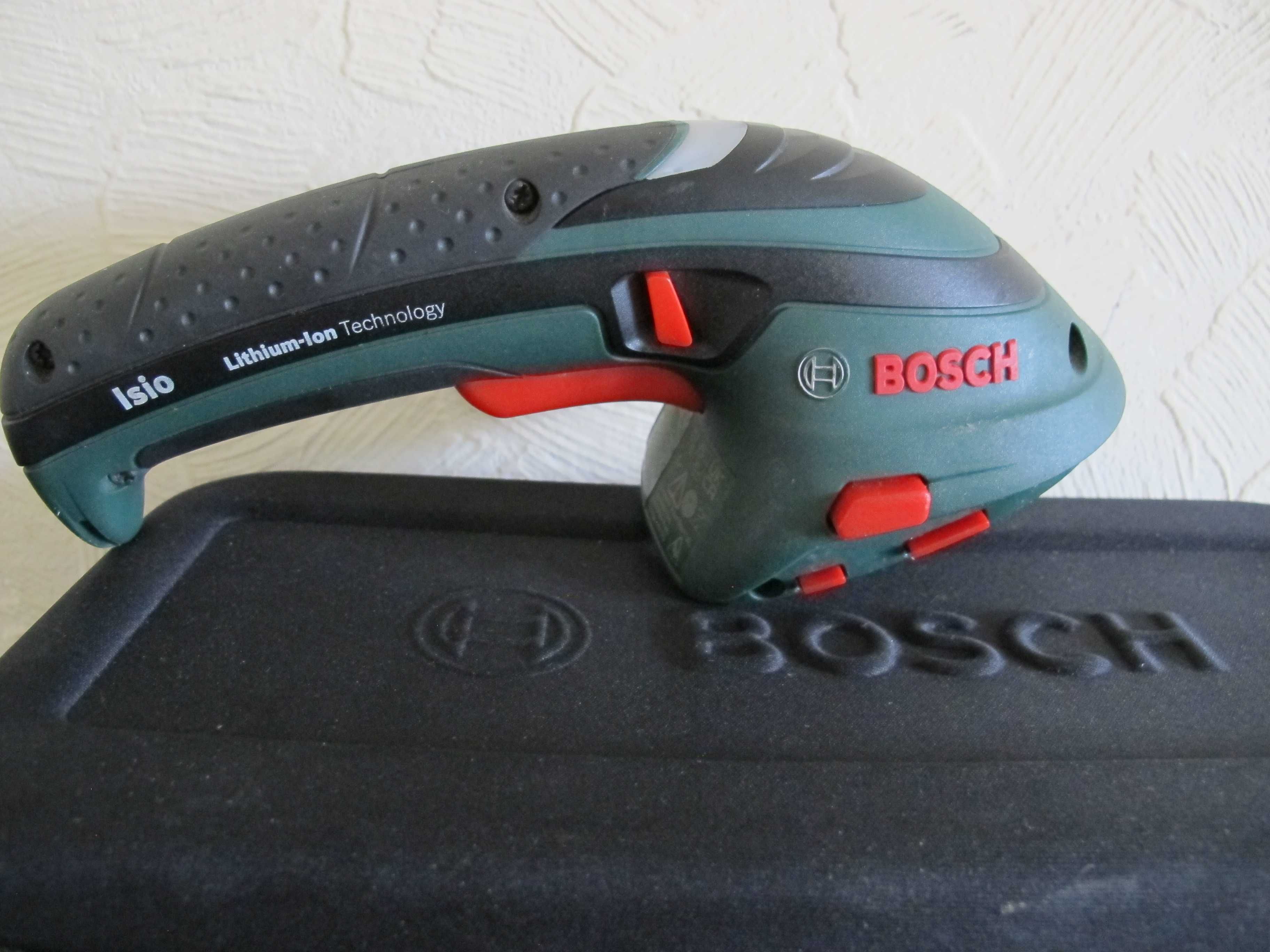 Кусторез Bosch Isio (2 насадки)