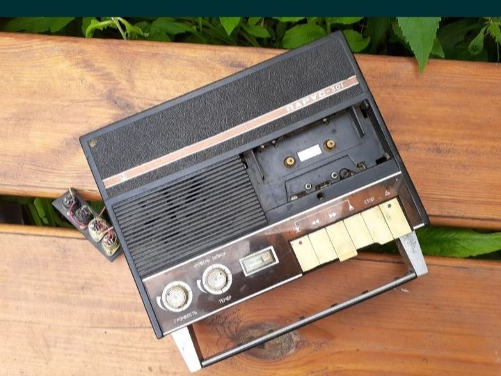 Парус-301 1970-е! магнитофон ссср касетный переносной