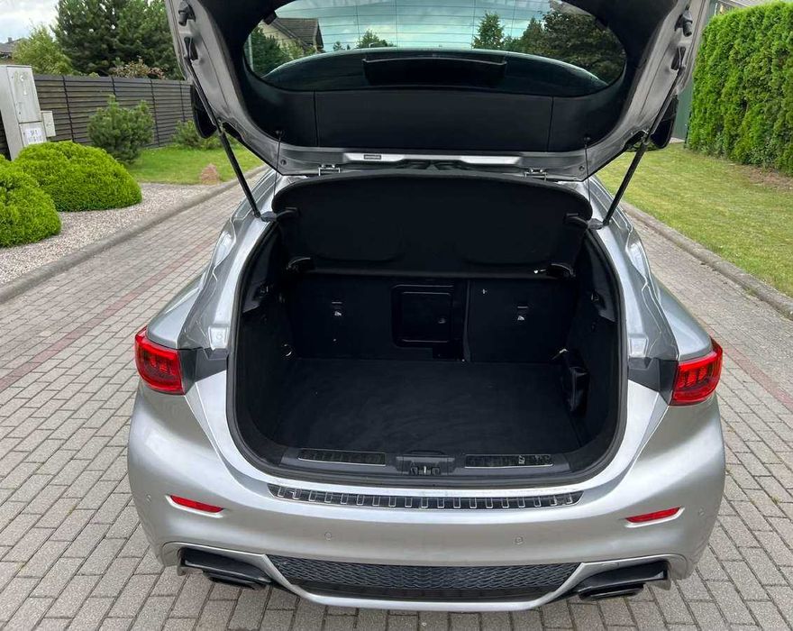 Infiniti QX30 2017 року