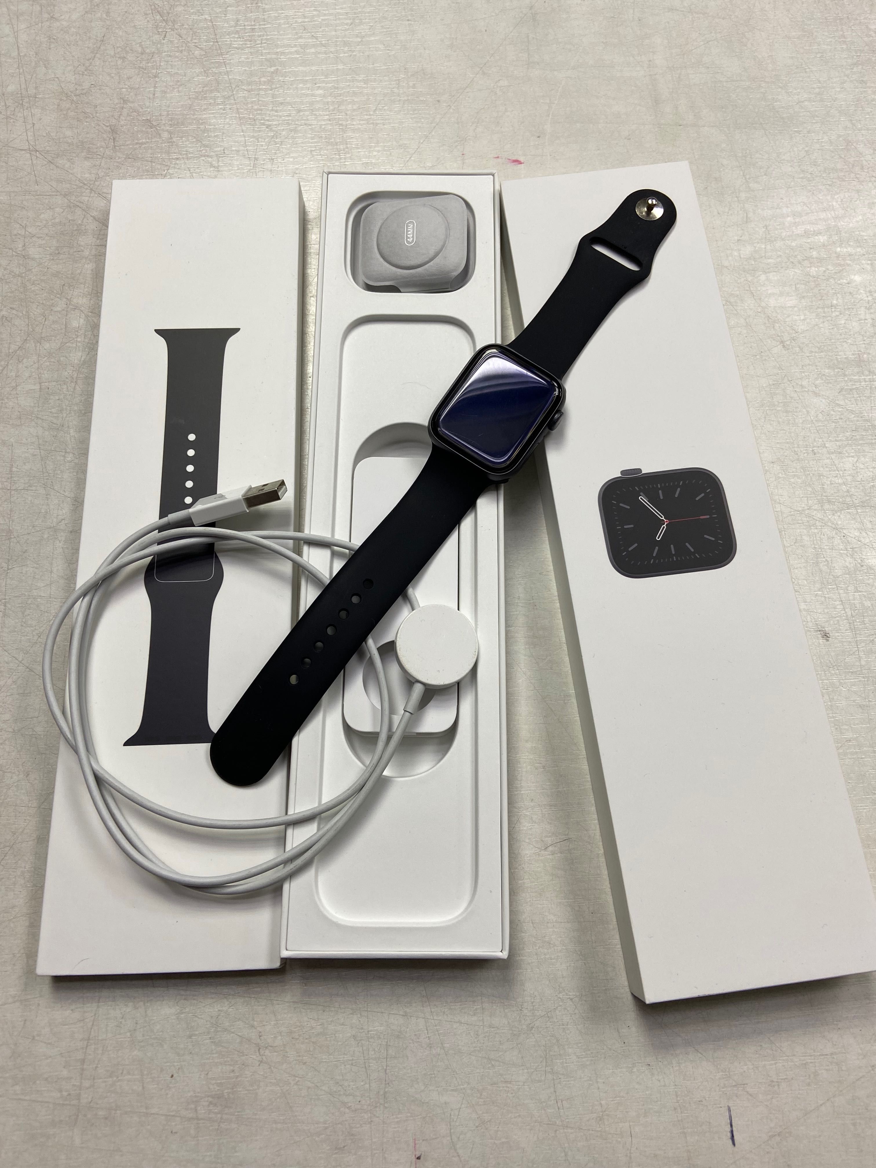 Продам Apple Watch 6 44mm