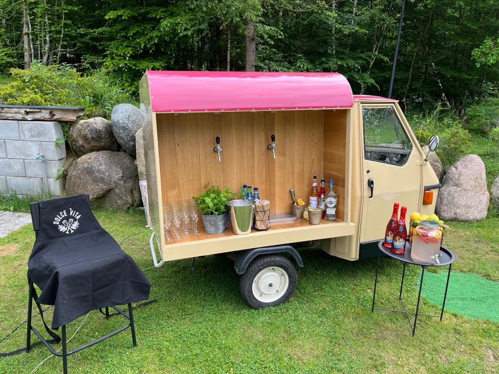 Piaggio Ape Prosecco Van Mobilny Bar
