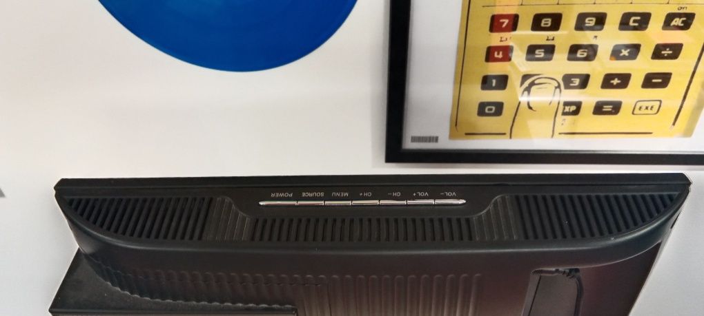 TV z DVD Axxion . 15,5" Pliot, zasilacz, Gwarancja od Audio Vintage