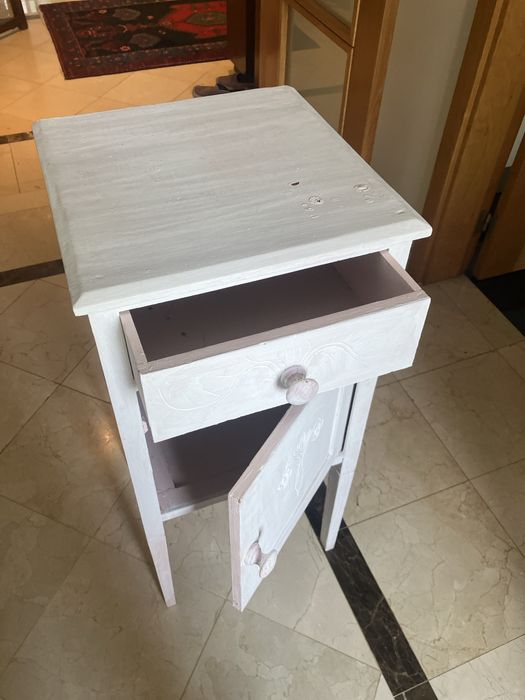 Mesa de apoio de madeira, rosa claro estilo area store Zara Home