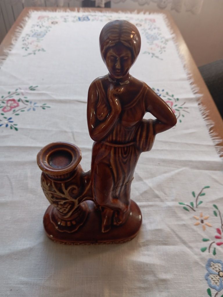 Figurka z porcelany brązowa
