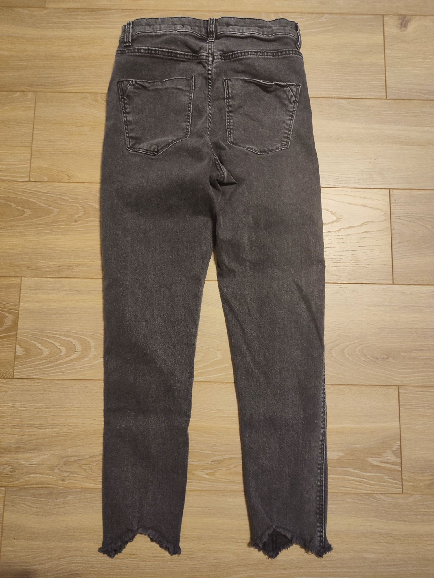 Spodnie/jeansy damskie, rozm. 38/M, Bershka