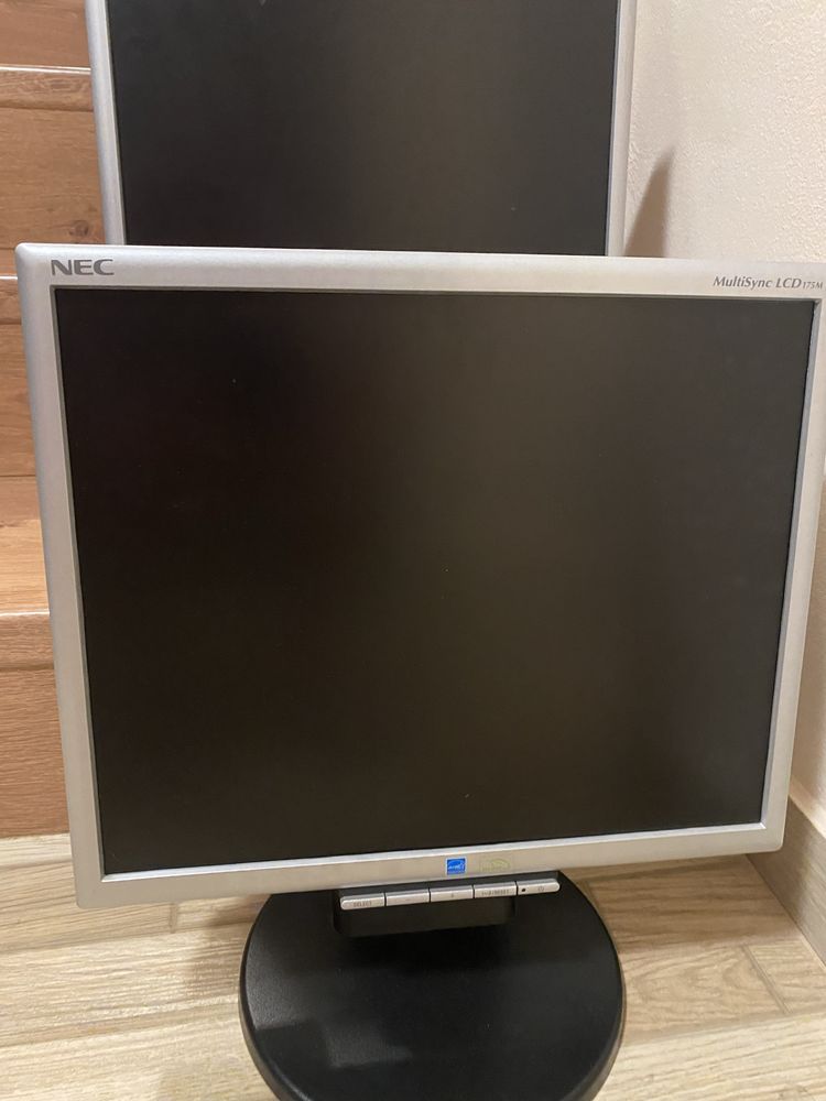 Monitor LCD 17” NEC LCD175M-BK 4 sztuki