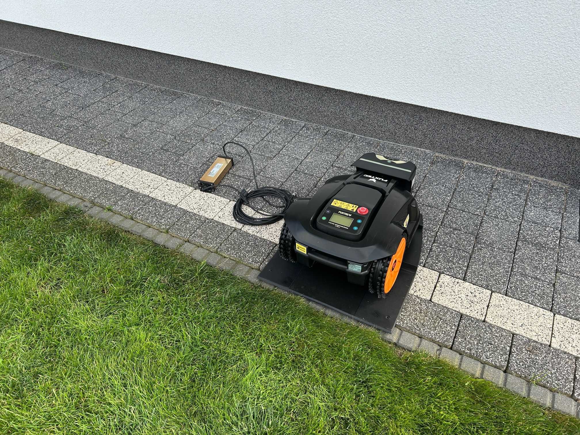 Robot koszący FUXTEC FX-RB 144 kosiarka automatyczna