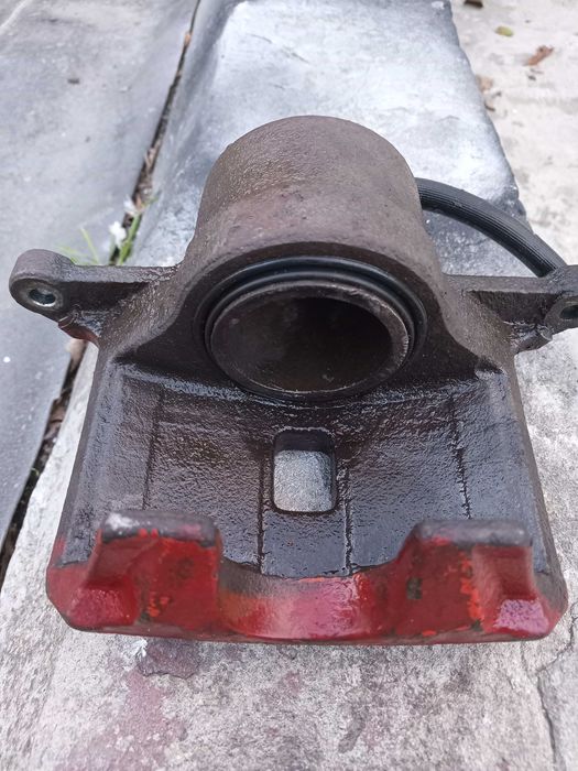 Продам левый передний суппорт на лансер 9, 1,6 . ОРИГИНАЛ