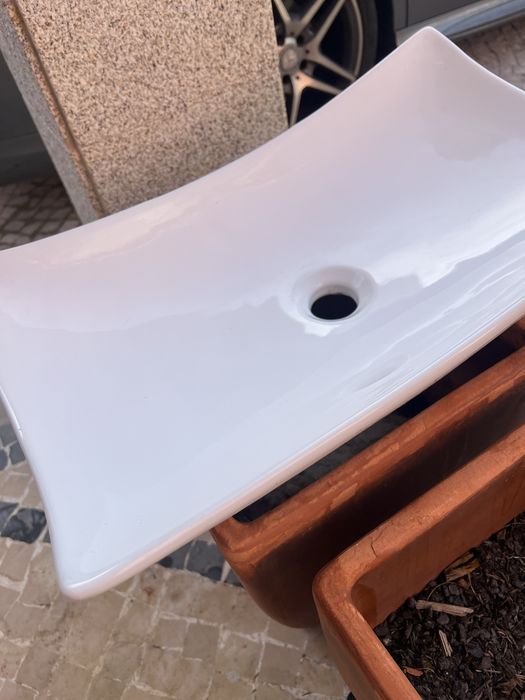 Vendo Lavatorio Curvo em Boa Condição