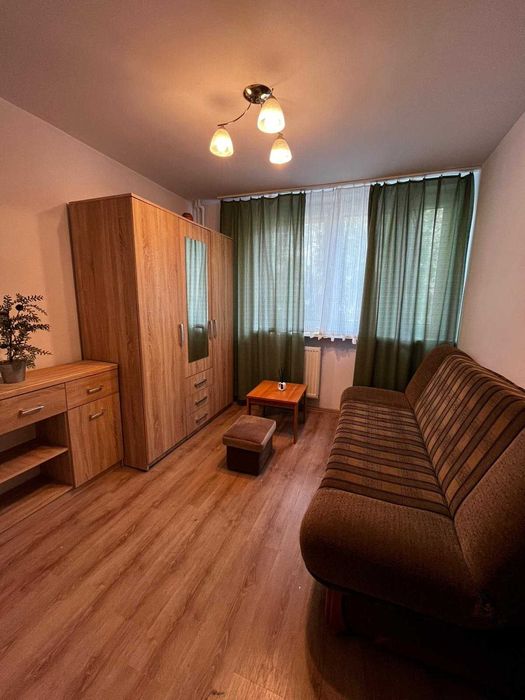 Bezpośrednio pokój w mieszkaniu 3 pokojowym - Wola   II linia metra