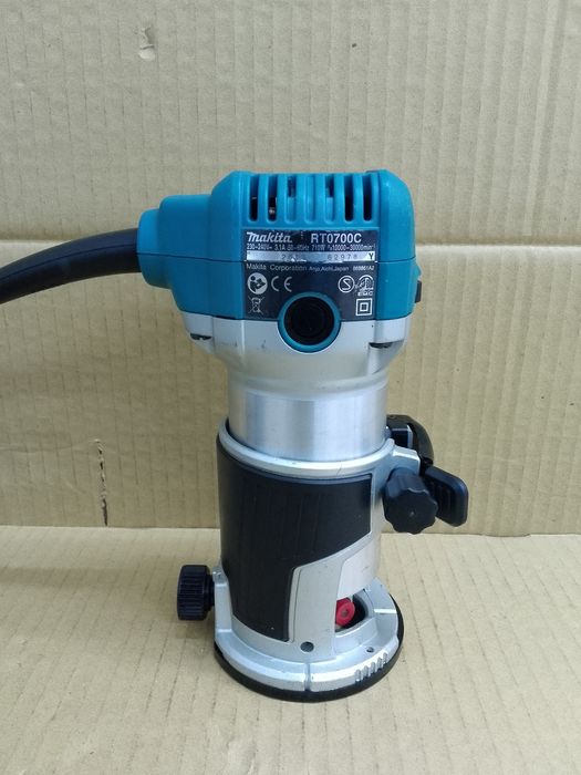 Makita RT0700C Frezarka Górnowrzecionowa Krawędziowa 710W 8mm