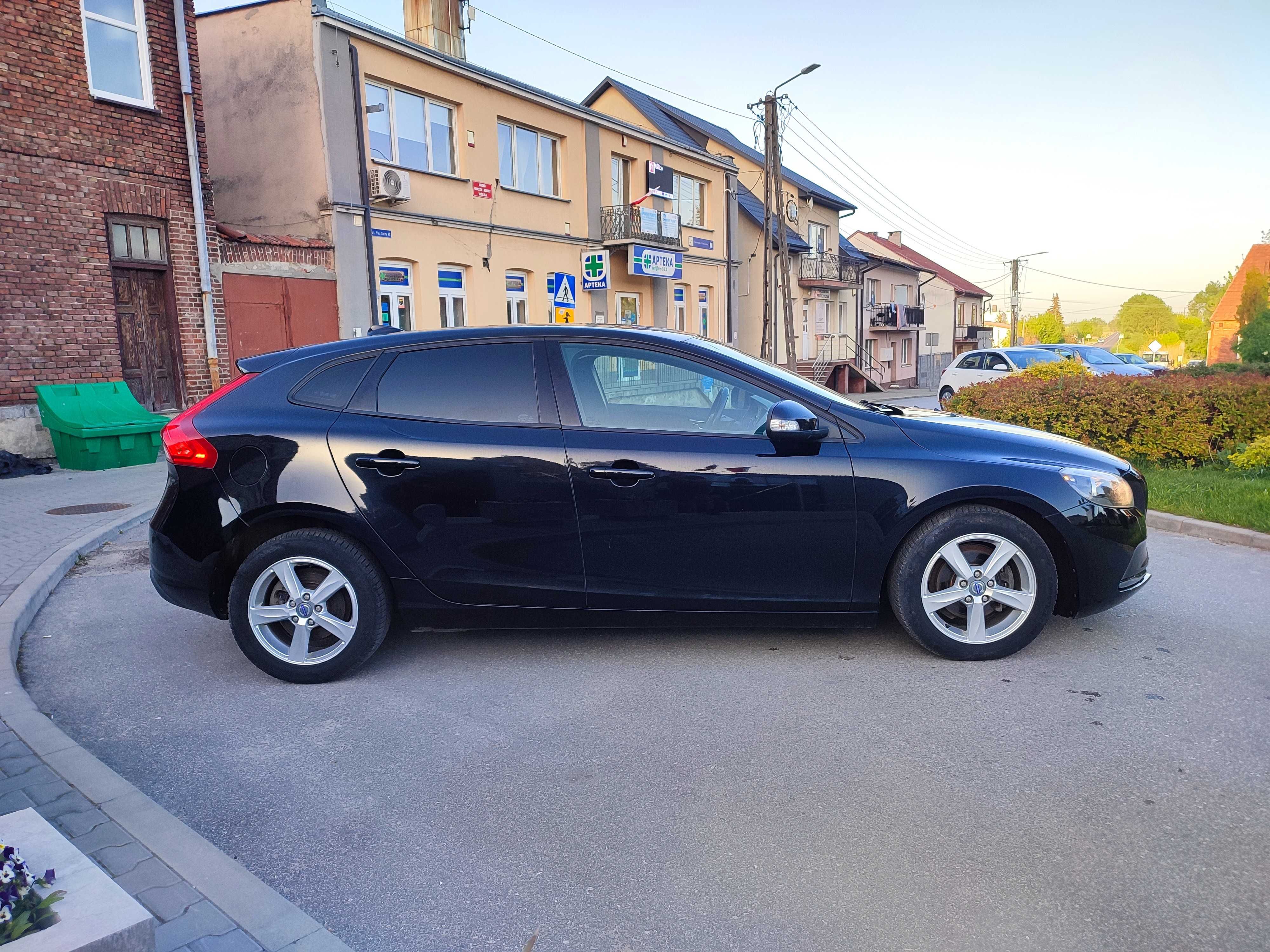 Volvo V40 1.6 D2 115KM 2013 rok Manual Zadbany Alufelgi Klima Czujniki