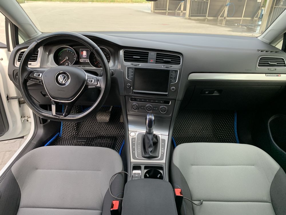 Оренда електромобіля, автомобіля volkswagen e-golf