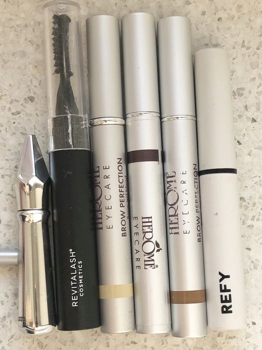 Maskary tusze do brwi Benefit Revitalash Herome REFY