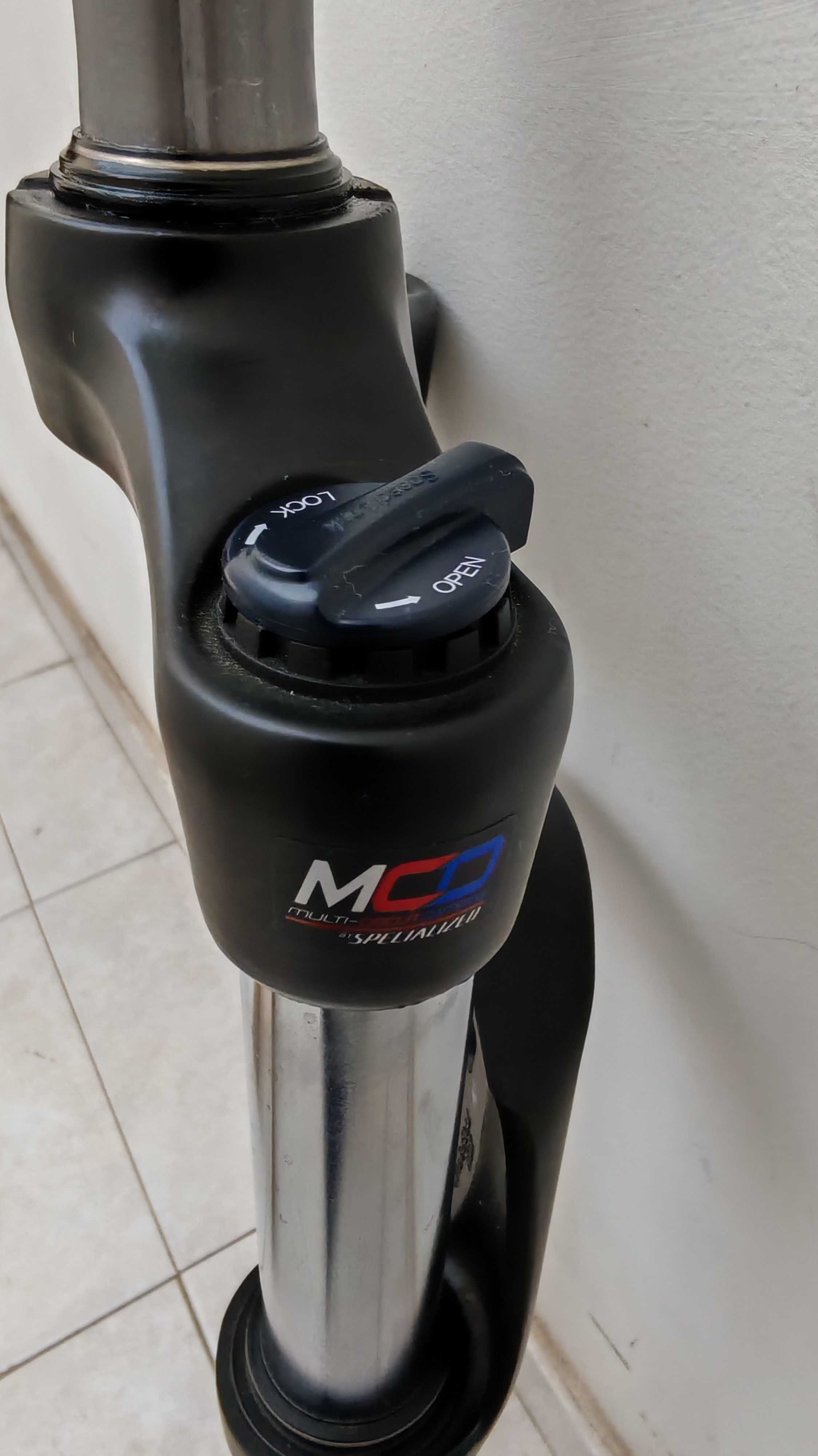 Suspensão Suntour XCM 30 para roda 29 como nova.