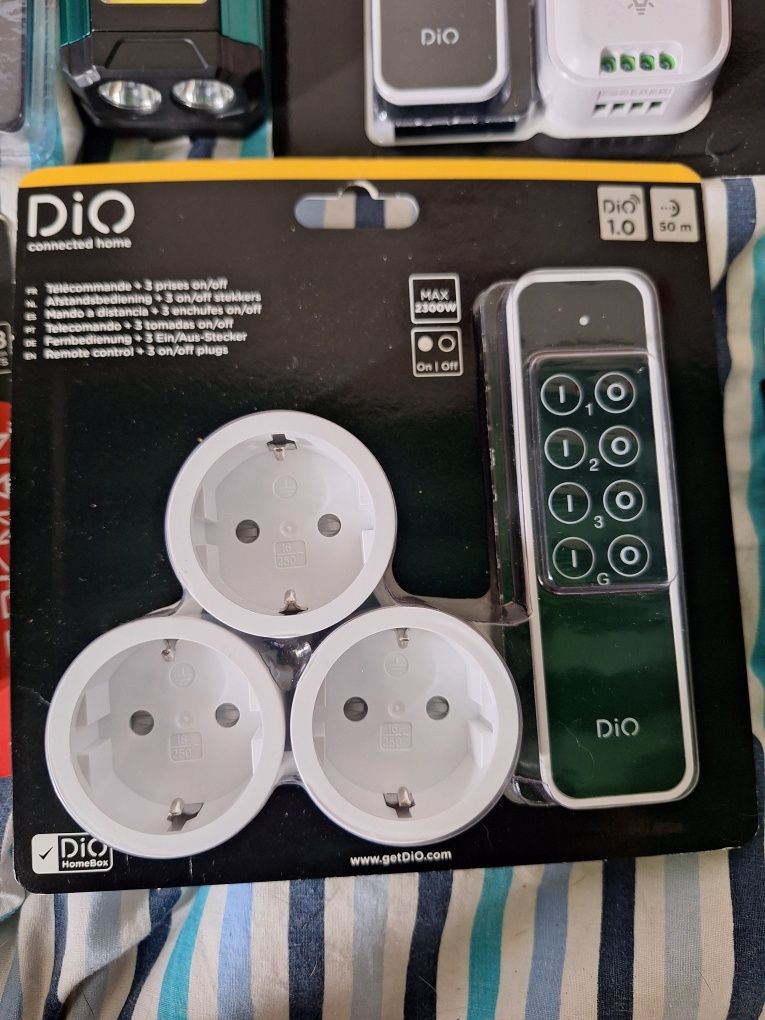 Vendo este material eléctrico novo 9 artigos por 15 euros mais portes