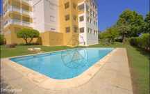 Apartamento T3 para Arrendamento Anual com Piscina e Garagem nos Três