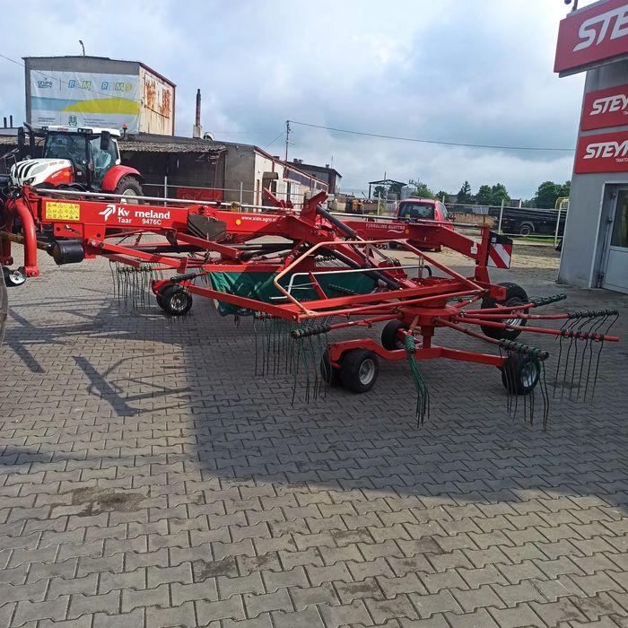 Kverneland Taarup 9476C  Zgrabiarka dwukaruzelowa, centraln, do środka odkładanie pokosu,