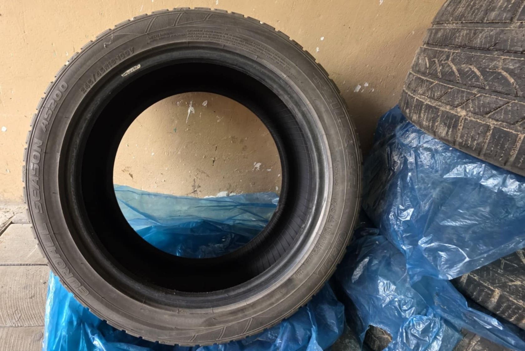 Opony wielosezonowe 245/45 R18