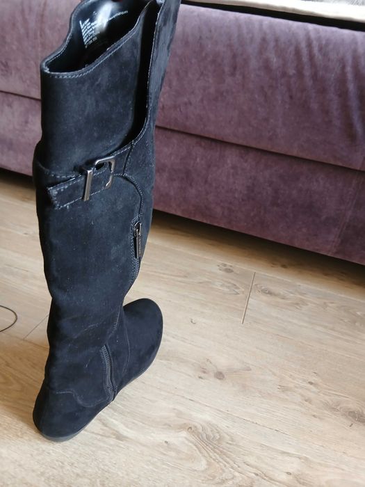 Високі чоботи із замші з широким голянищем