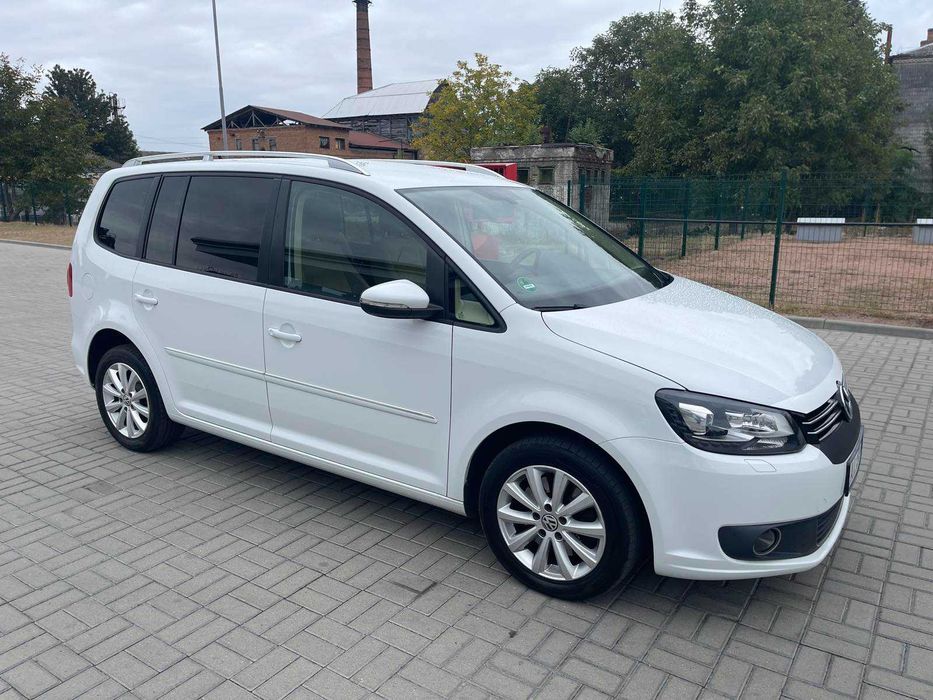 Volkswagen Touran 2015 2,0 TDI в идеале HighLine.