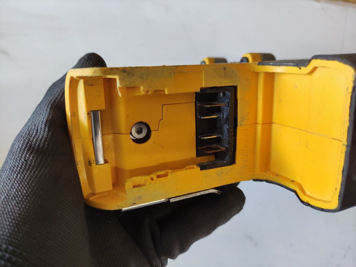 Na GWARANCJI Młotowiertarka akumulatorowa DeWalt DCH273