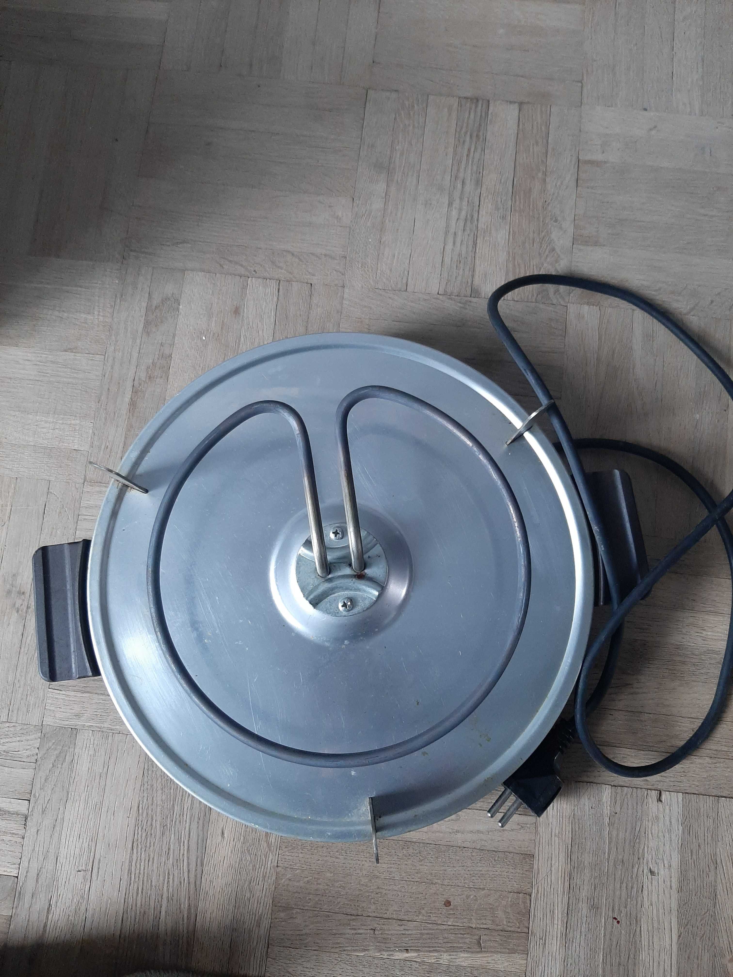 Продаю электрогриль RacletteGrillRC610Trio