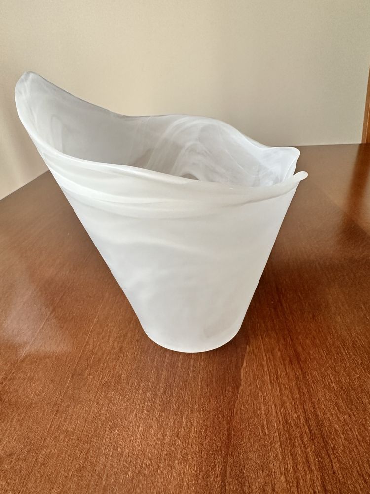 Klosz szklany do lampy bialy E27