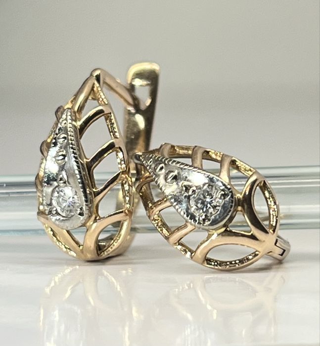 Золоті сережки з діамантами.Золотые серьги с бриллиантами СССР