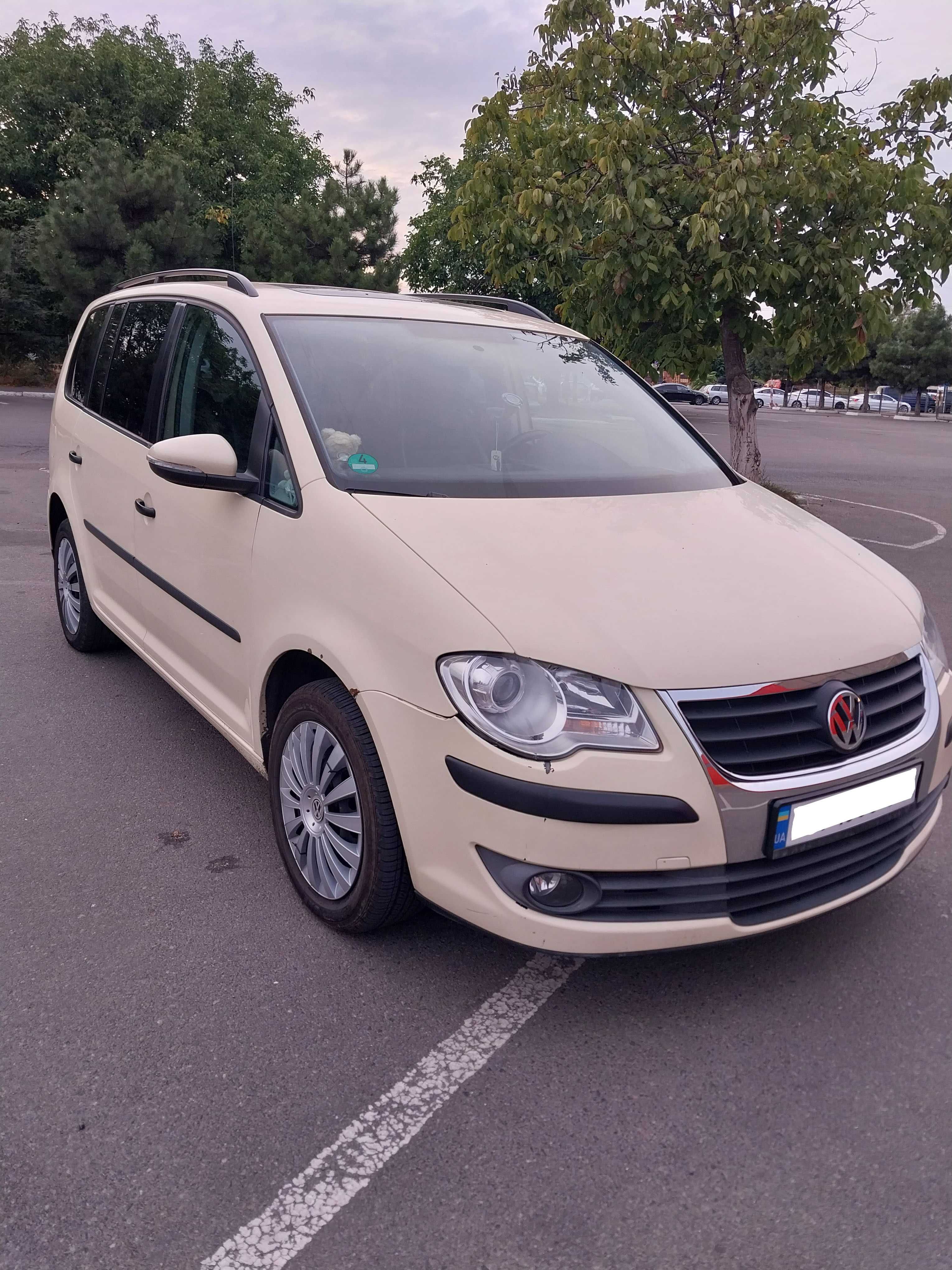 Продам Volkswagen Touran 2010