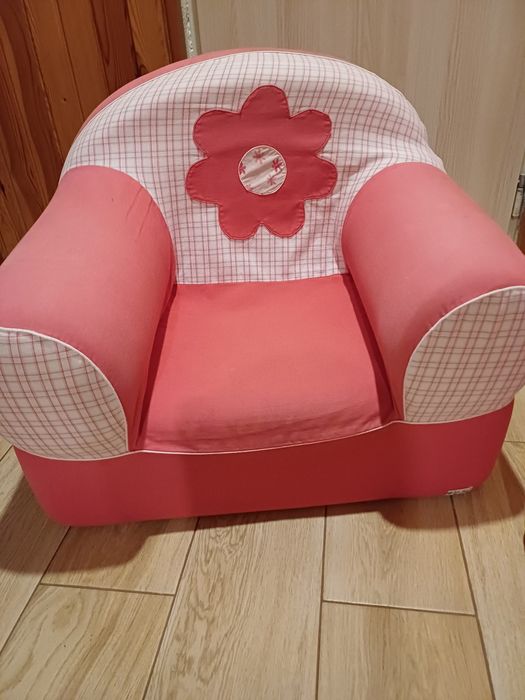 Fotelik z pufkiem  dla dziecka