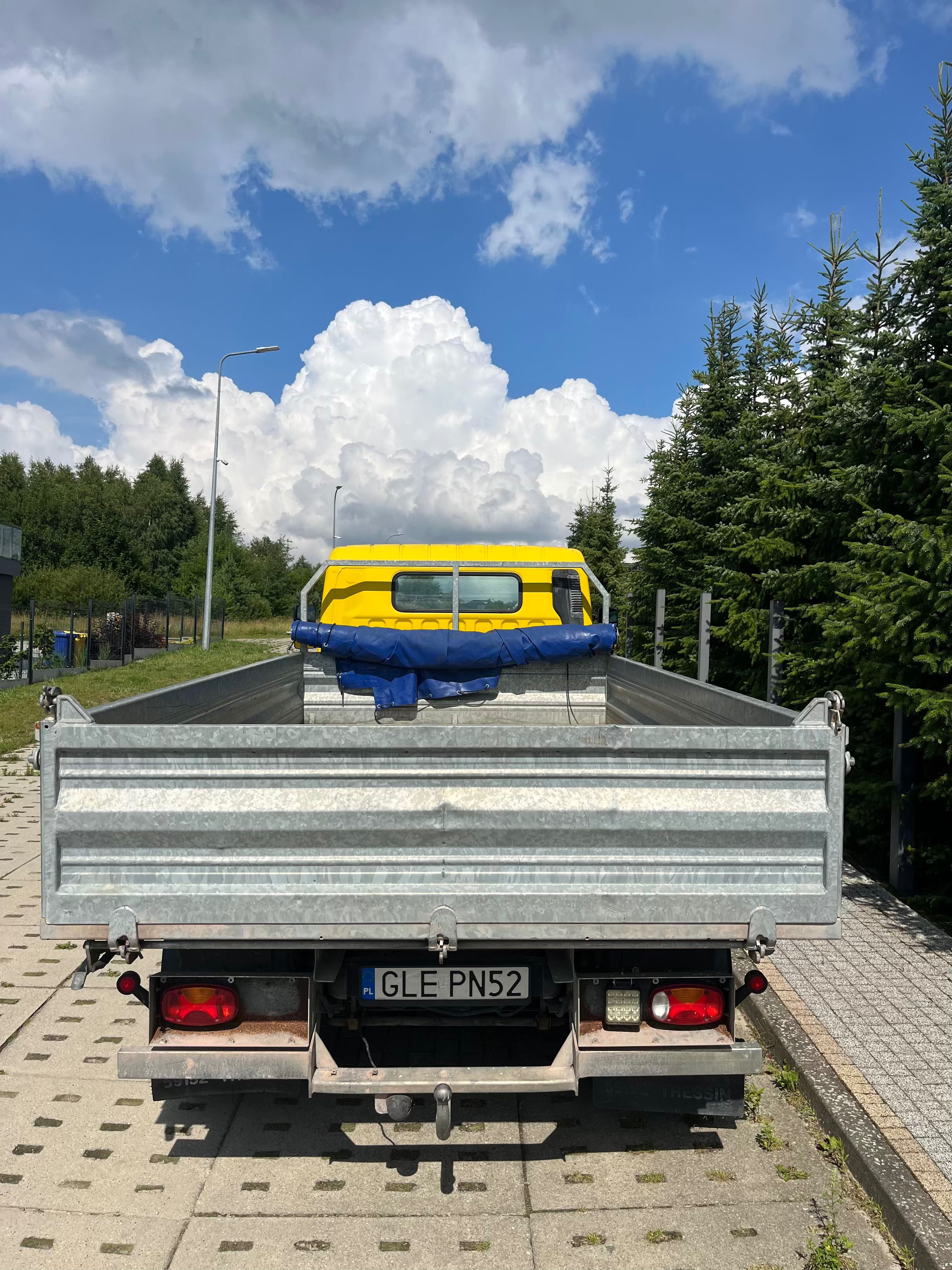 Mitsubishi Canter  (Fuso) – wywrotka 7,5 t DMC/ 3,5 t ładowność