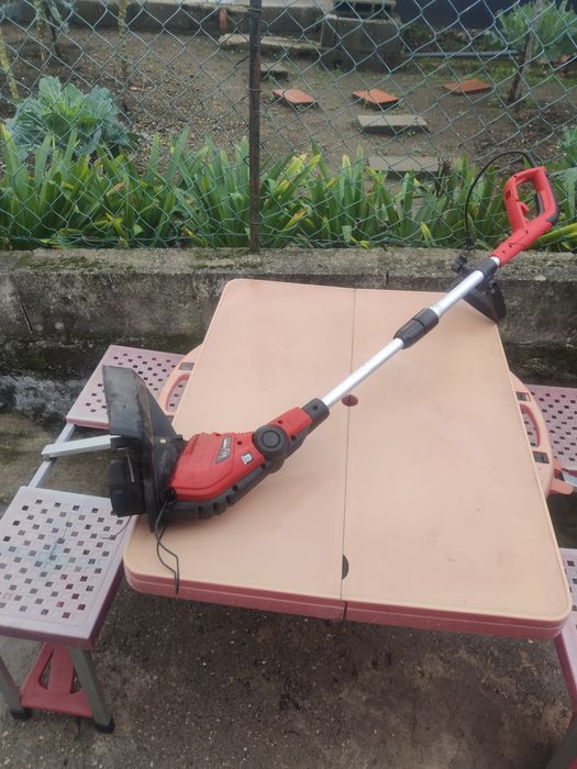 Máquina de cortar relva com fio elétrico