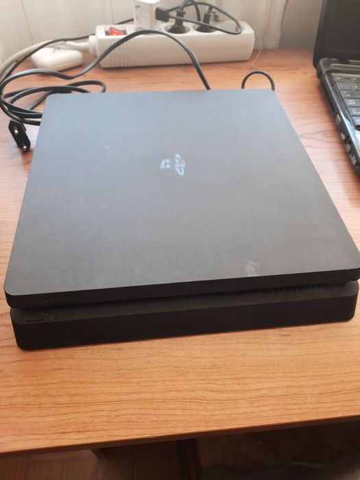 PS4 + 3 Jogos Originais